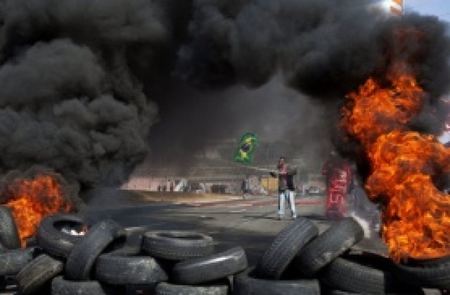 СНИМКИ: Вълна от протести срещу Световното заля Бразилия