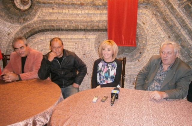 Зарибяват язовир Дренов дол с 20 000 шарана, с помощта на Мая Манолова