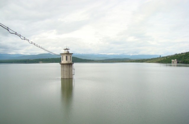 Спря покачването на нивото на яз.Огоста