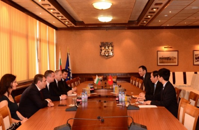 Ще осигуряваме пилоти за виетнамска авиокомпания