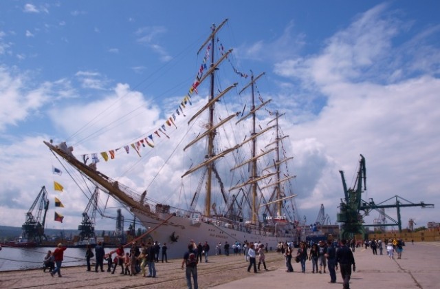 Варна посреща 24 май с ветроходен Парад на буквите