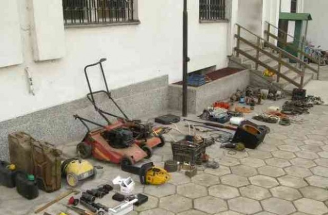 Арестуваха четирима габровци, автори на повече от 15 домови кражби