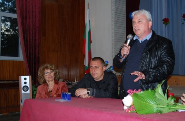 Евгени Стоев: Псевдо социалната политика на БСП е на кредит