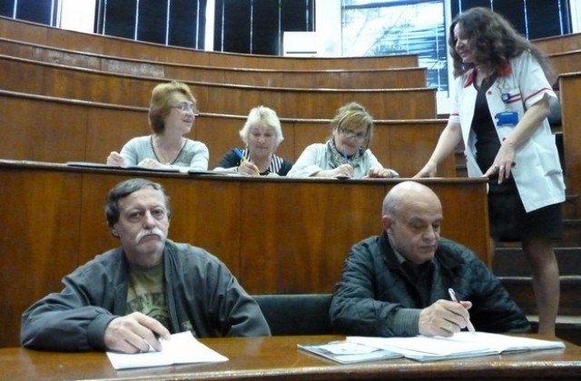 Безработни станаха болногледачи