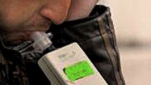 Пиян и неправоспособен хванати зад волана