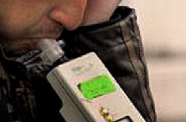 Пиян и неправоспособен хванати зад волана