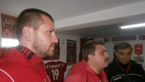 Феновете от Кюстендил зоват Стоичков Пенев и Бербатов да купят