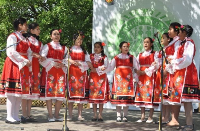 Китна Тракия събра стотици край сцените си