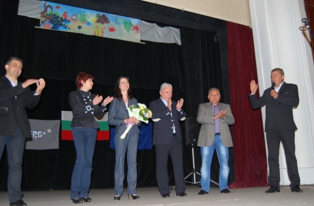 В Елена посрещнаха като скъп приятел Мария Габриел от евролистата на ГЕРБ