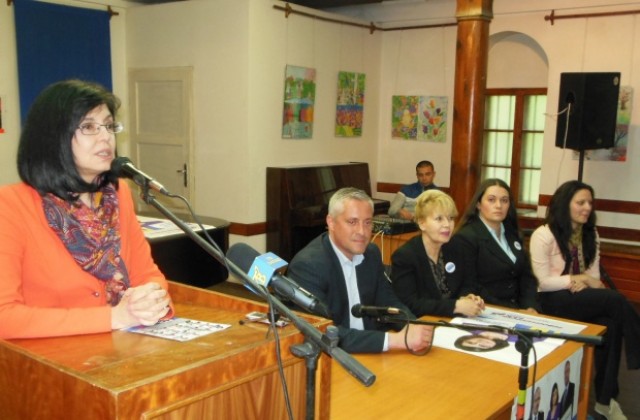 Меглена Кунева: Гласувайте с №10 в бюлетината - за политиците, които изпълняват обещанията си