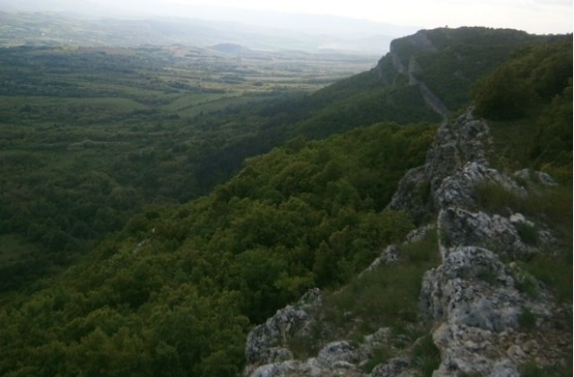 Преди обед слънчево, следобед са възможни преваляния от дъжд