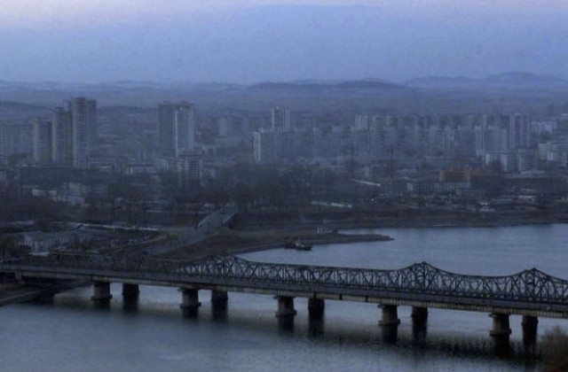 Строяща се сграда се срути в Северна Корея, има жертви