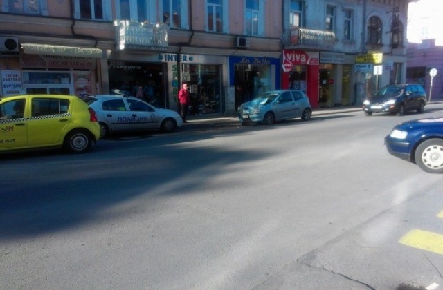 Фиат и товарен автомобил се удариха на пазара в Кюстендил