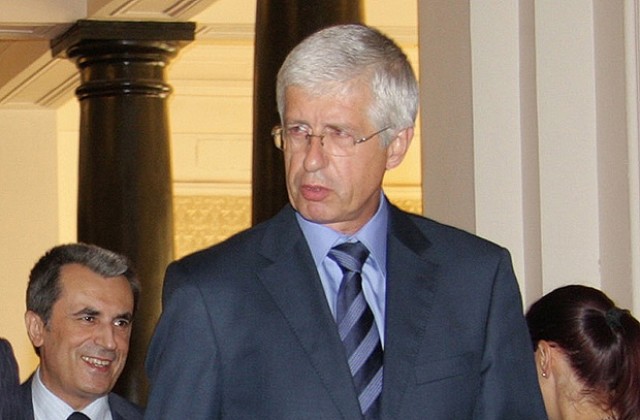 Овчаров: Цената на тока е по-ниска отколкото трябва да бъде