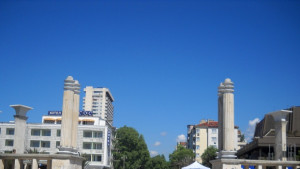 Започна ремонт и на входа на Морската градина СНИМКИ