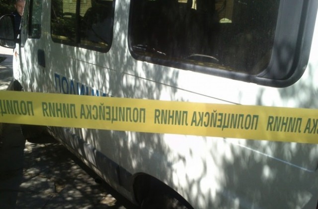 Мъж се простреля неволно до МОЛ