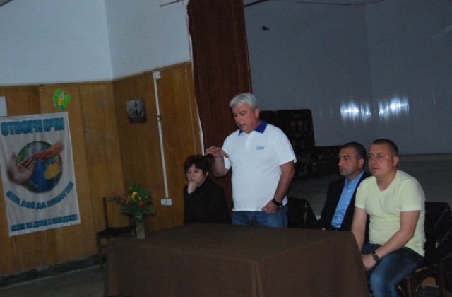 Само ГЕРБ се ползва с доверието на европейските лидери и институции, твърди депутатът Евгени Стоев