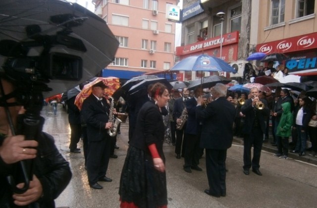 Заоблачаване над планините, възможни са валежи