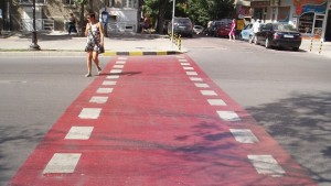 Осветяват пешеходни пътеки с прожектори