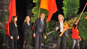 Орлин Горанов и Мариана Попова с Една българска роза за