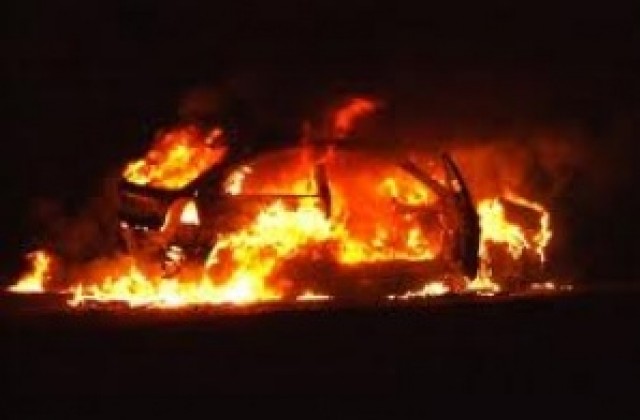 Къща и кола горяха във Виница