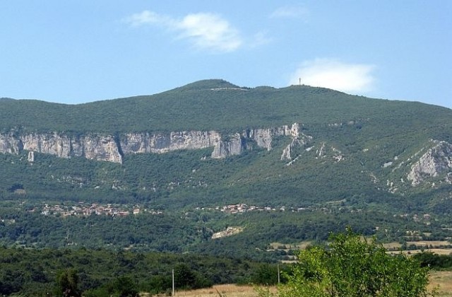 Трима спасители от В. Търново се включиха в издирването на младежите в Стара планина