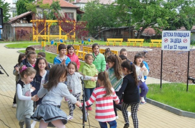 Нови детска и спортна площадки в Кюстендил, еконастилка от борови кори и предписание за опасно куче