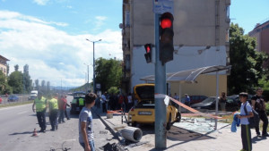Експертиза ще установява вината за катастрофата при спирката