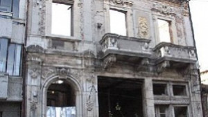 Обмислят да задължат собствениците на рушащи се къщи да ги