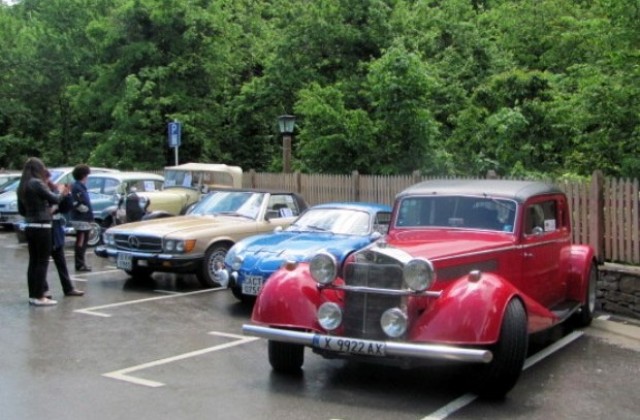 Парад на ретро автомобили по повод Карнавала в АИР „Боженци”