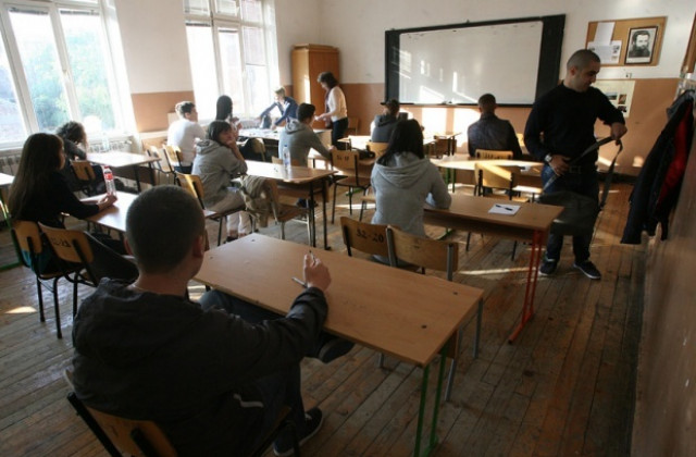 2451 зрелостници се явиха на матурата по български език