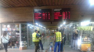 Строят предпазния тунел в подлеза на гарата