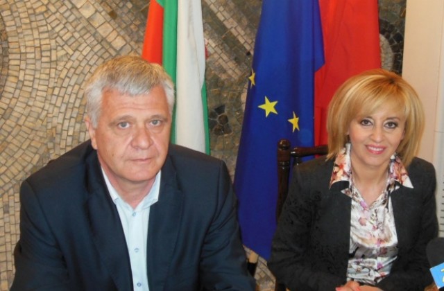 Манолова и Каракашки: Правителството на Орешарски осигури милиони за Кюстендил и областта