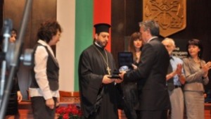 Наградата за митрополит Кирил била цивилизован избор