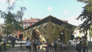 Деца твориха щастие край Павилиона на щастието