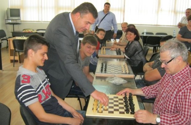 Палев откри шахматен турнир