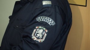 Задигнаха 10 000 лв и 7 000евро от частен дом