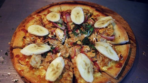 Дрон доставя пица в Индия