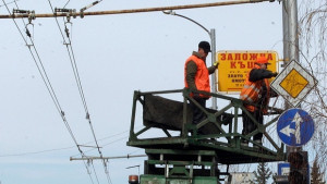 Свалиха незаконни реклами в кв Младост