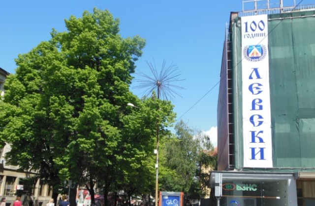 Над 10- метров транспарант за 100- годишнината на Левски в центъра на Кюстендил