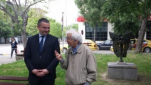 Икар разпери криле на площад Европейска солидарност