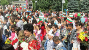 Пъстро и атрактивно шествие в Г Оряховица за 24 май