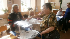 699 е избирателната активност към 1000 часа