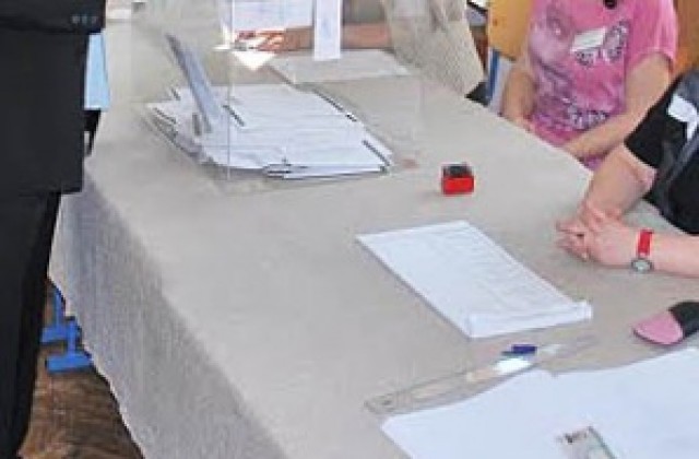 Изборният ден в Добричко започна нормално