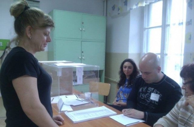 Само 218 човека са гласували в Казанлък