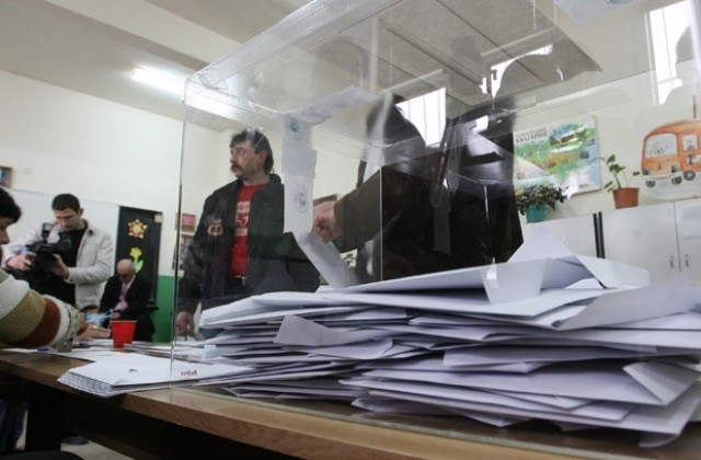 Малко над 19% избирателна активност към 13.00 ч., три сигнала за изборни нарушения подадени в прокуратурата