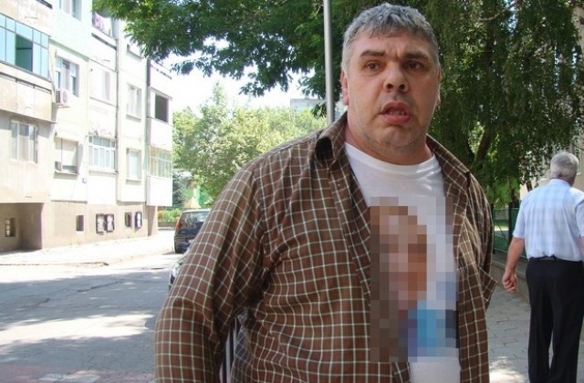 Баскетболен фен гласува облечен с тениска-агитация