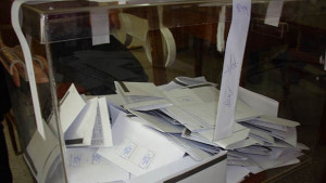 Според обработени 10 от протоколите БСП води