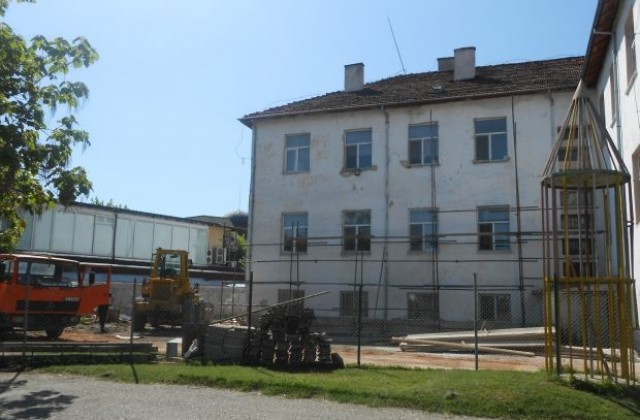 Ремонтират детски градини в Гоце Делчев