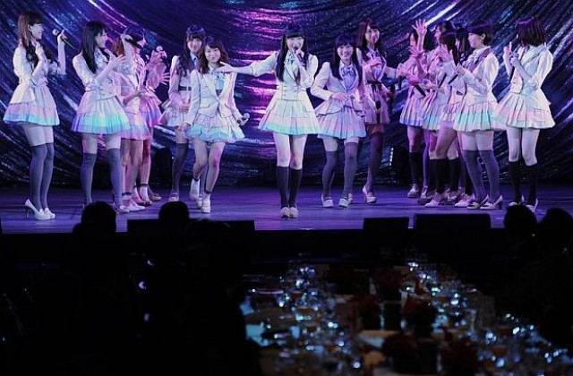Мъж нападна с трион момичета от музикалната група AKB48